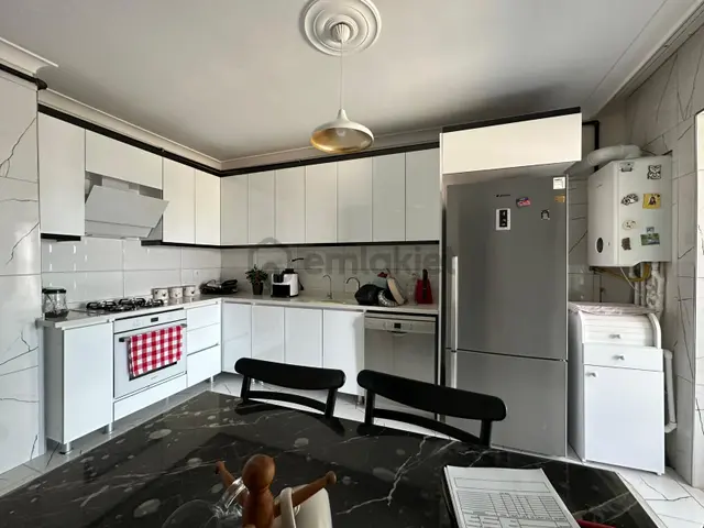 Feridunçelik'te Cadde Yakını Asansörlü Full Yapılı 3+1 Ara Katta Satılık Daire !! 1