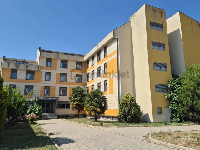 Delux'den Hürriyet Mah.'de Geniş Kapasiteli Kiralık Yurt Binası 1