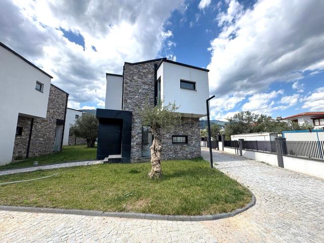Sezgin Emlaktan Gürede Yüzme Havuzlu Şık Tasarım Satılık Villa 5