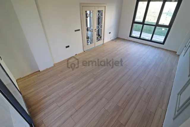 Burhaniye De Tasarımıyla Göz Kamaştıran Havuzlu Otoparklı3+1villa 3