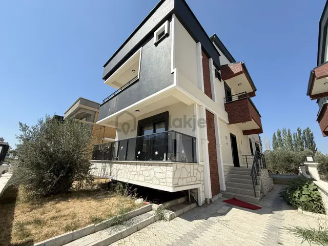 💥💥 Güç Gayrimenkul'den Zeytinli'de Doğa İle İç İçe Ebeveynli Ultra Lüx Satılık 3+1 Villa 1