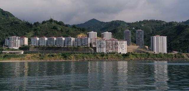 Tirebolu Mavi Yeşil Sitesinde 4+1 Denize Sıfır Satılık Daire