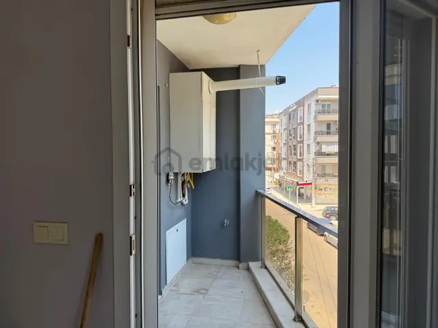 Menderes Mithat Paşa Mahallesinde Satılık 3+1 3