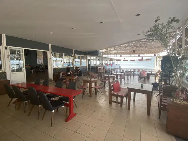 Balıkesir Ayvalık Ta Satılık İş Yeri.merkezde.denize Sıfır.komple Bina 4