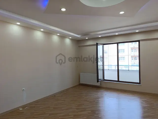 Yenişehir Mahallesinde Kiralık 2+1 Arakatta Kapalı Otoparklı Daire 2