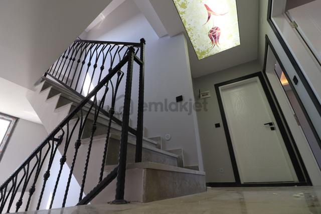 Irmaksudan Güre De Çift Teras Bahçeli Satılık 4+1villa 4
