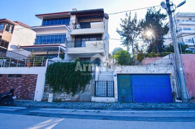 Kuşadası Merkez'de Zeminden Deniz Manzaralı Villa 5