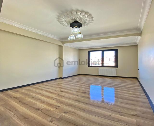 Bahçeşehir Konumunda Özel Tasarımlı Satılık 1+1 Avantajlı Daire 5