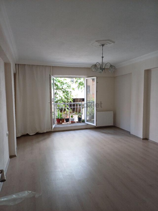 Cumhuriyet Mahallesi 20'lik Cadde Arkası Daire 3