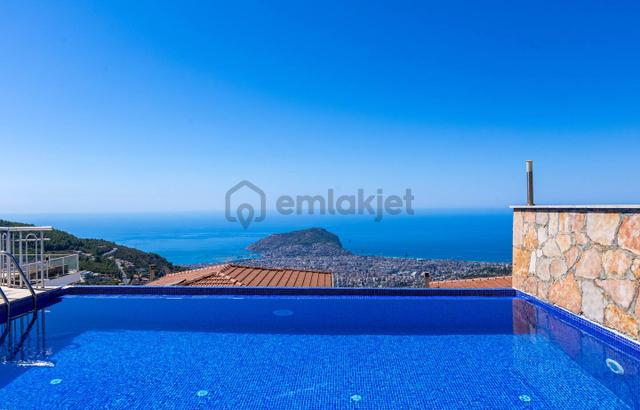 Alanya Tepe Bölgesinde Lüx Dizayn Edilmiş 4+1 Villa