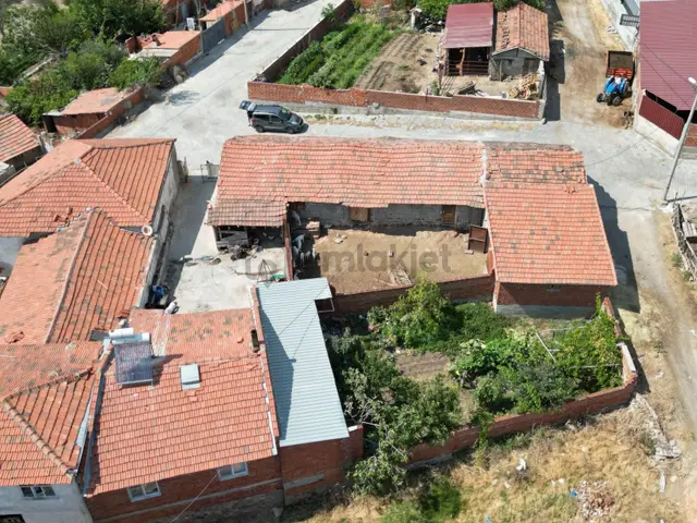 Sabri Pınarbaşı'ndan Havran Çamdibi'nde Satılık 556m2 Arsa İçinde Köy Evi 3