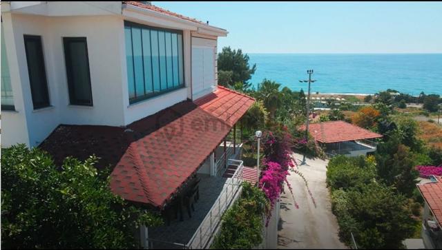 Alanya'da Keşefli Mah Deniz Manzaralı Uygun Fiyatl Eşyalı Villa 1