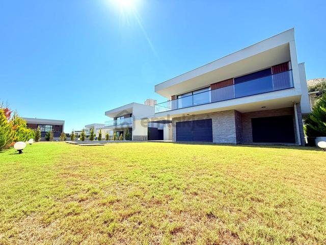 Merkeze Yakın-7/24 Güvenlik-özel Havuz/otopark-500 M2 Bahçe-vrf-ultra Lüx-5+1-tamamı Müstakil 5