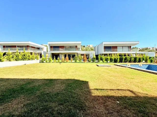 Merkeze Yakın-7/24 Güvenlik-özel Havuz/otopark-500 M2 Bahçe-vrf-ultra Lüx-5+1-tamamı Müstakil 3