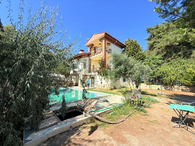 Full Manzara 1 Dönum Icerısınde -özel Havuz-bahçe-özel Otopark-6+1-tamamı Müstakil Villa 4