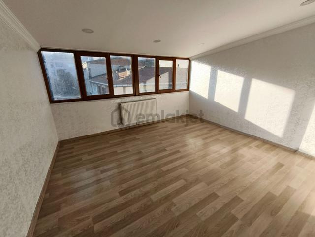Balcıoğlundan Satılık Krediye Uygun 18 Yıllık 130 M2 Çatı Katı Daire 5