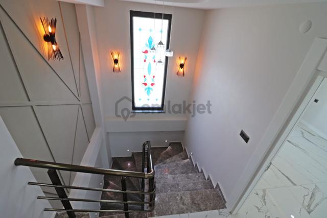 Altınoluk Ta Sessiz Ve Huzurlu Konumda Deniz Manzaralı 5+1 Villa 4