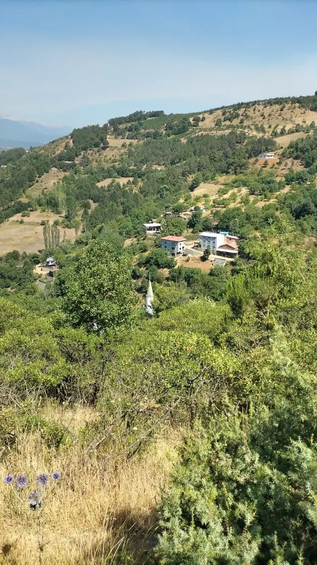 Uluçam'da Muhteşem Manzaralı Köy İçi 4