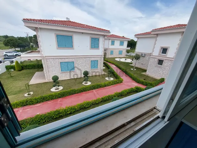 Denize 200m 2+1villa Tarzında Çift Havuzlu 3