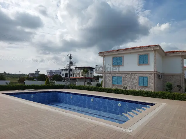 Denize 200m 2+1villa Tarzında Çift Havuzlu 2