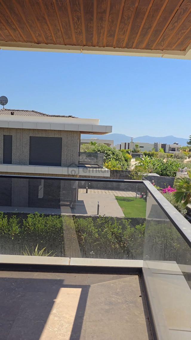 Kuşadası Karaova Mevkiinde Muhteşem Deniz Manzaralı 4+1 180m2 Özel Havuzlu Tek Müstakil Lux Villa 5