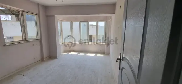 Tombul Emlaktan Zafer Mahallesinde 3+1 Kiralık Daire 1
