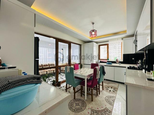 Feridunçelik'te Ebeveyn Banyolu Asansörlü Full Yapılı Teras Balkonlu 3+1 Katta Satılık Daire ! 5