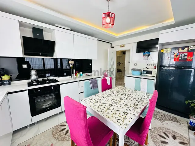Feridunçelik'te Ebeveyn Banyolu Asansörlü Full Yapılı Teras Balkonlu 3+1 Katta Satılık Daire ! 3