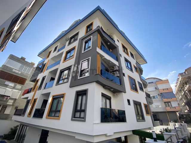 Alanya Saray Mahallesi'nde İkamete Uygun 1+1 Full Eşyalı Satılık Geniş Daire 1