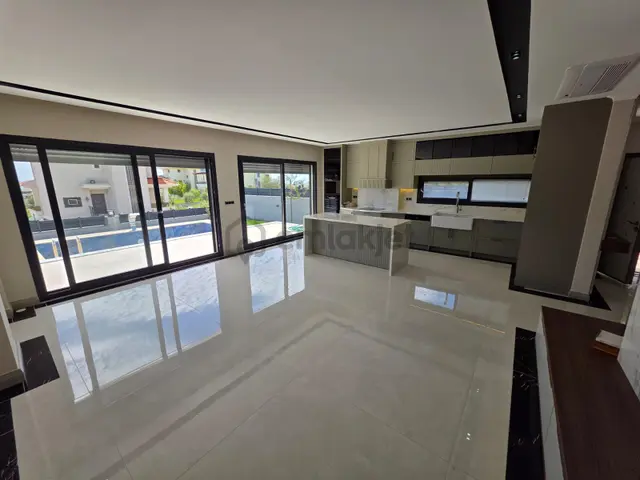 Göz Alıcı Tasarım Özgür Yaşam Havuzlu Bahçeli Müstakil 4+1villa 4