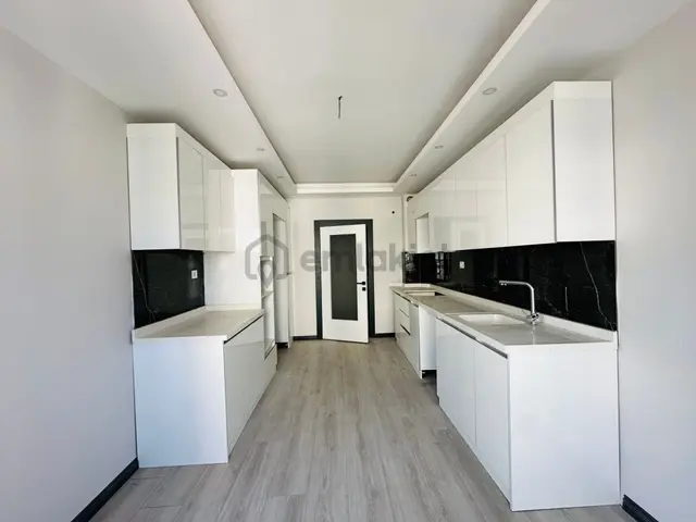 Başak Mahallesinde Ultra Lüks Yapılı Sıfır Binada 3+1 4.kat Satılık Daire !! 3