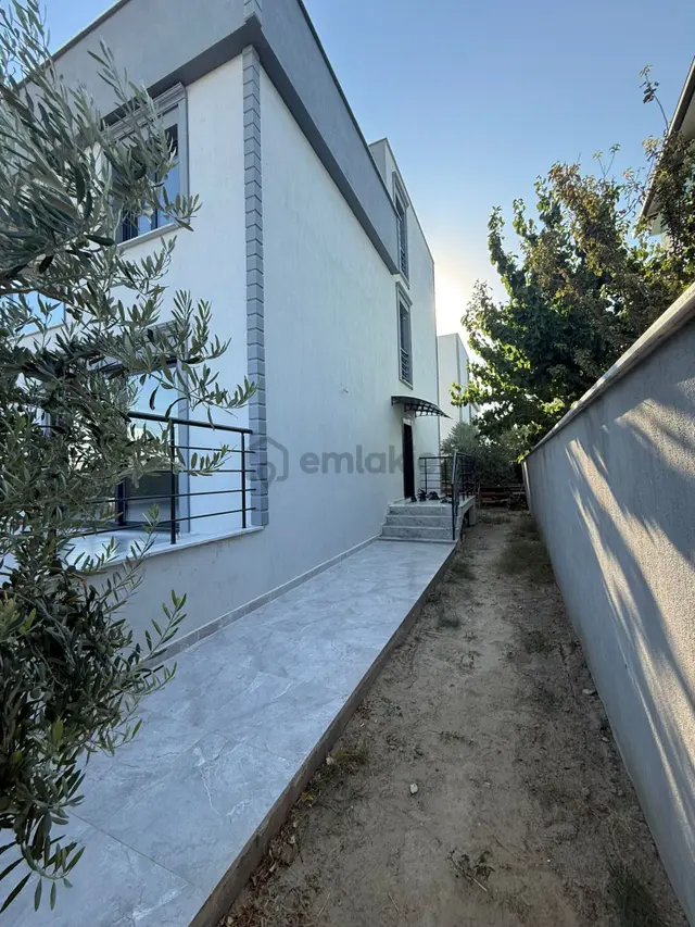 🏡paşaköy Mahallesi 🏡 ✅348 M2 Arsa İçinde 3+1 200 M2 2 Katlı Villa ❇️kombi Petekli 3