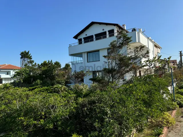 Alandere Mahallesinde Denize Sıfır 4+1 Villa 3
