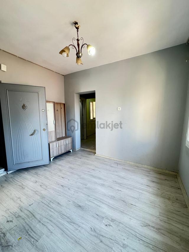 İzmir Karabağlar Yeşilyurt Mah.de Satılık 79m2 3 Katlı Mustakil 4