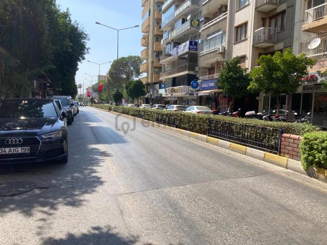 Nazilli Kuaförler Sokağında Satılık 140m² 3 Katlı Dükkan 4