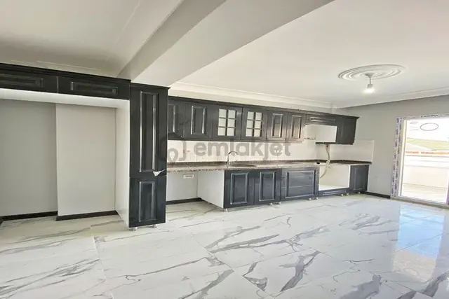 Bahçeşehir Akbatı Merkezde Lüx Tasarımı İle Satılık 2+1 Arakat 3