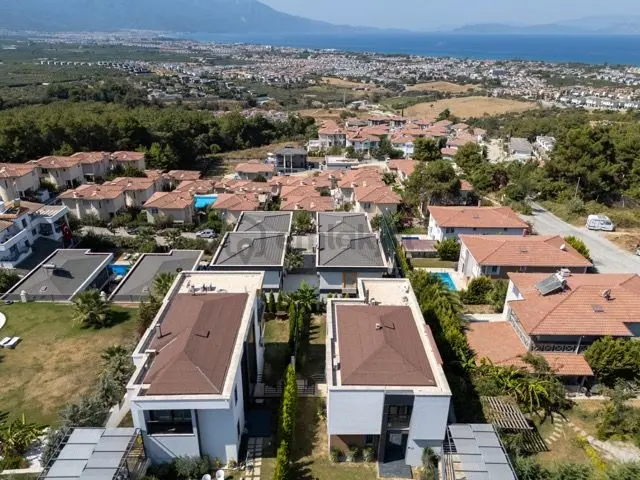 Kuşadası Soğucak'ta Müstakil Özel Havuzlu Eşyalı Villa-aidat Yok 3