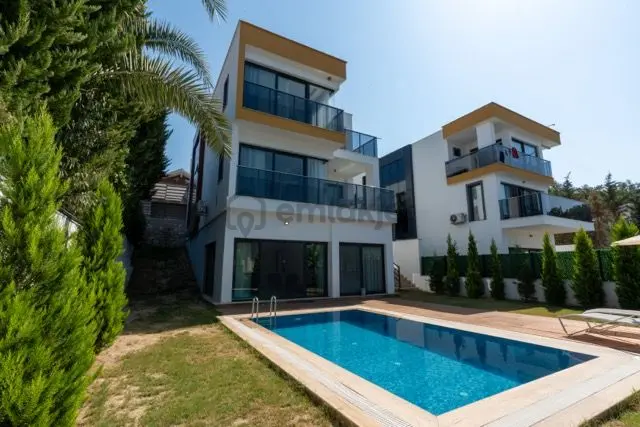 Kuşadası Soğucak'ta Müstakil Özel Havuzlu Eşyalı Villa-aidat Yok 5