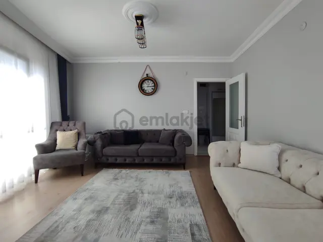 Merve Mahallesinde Köşe Bina 3. Kat Çift Balkonlu Satılık 4