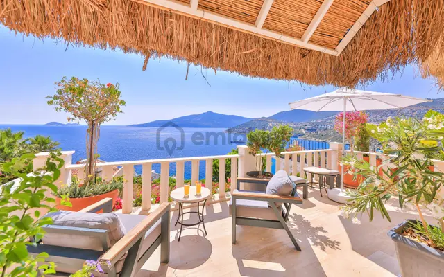 Kalkan Komurlukte Eşsiz Manzaralı Lüks Villa – Yatırım Fırsatı 1