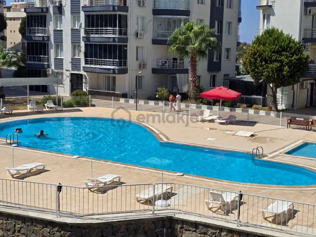 Kuşadası Merkezde Havuzlu Güvenlikli Sitede Arakat Kapalı Mutfaklı 3+1 135m2 Fırsat Daire 1