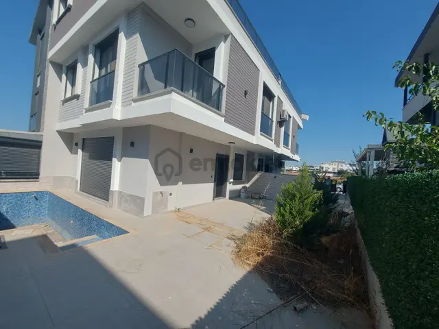 Didim Efelerde Müstakil Havuzlu Ve Bahçeli 4+1 Tripleks 2