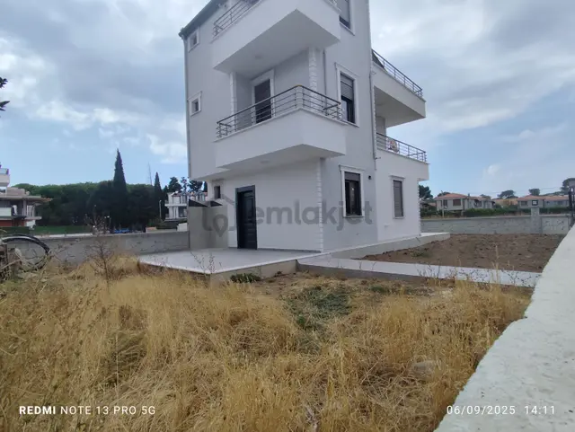 Ayvada'dan Altınova’da Geniş Bahçeli Sıfır Lüks 4+1 Tripleks Villa 3