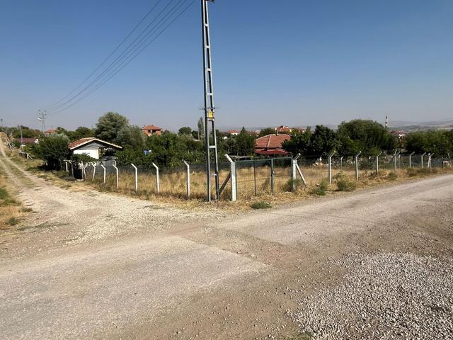 Nova'dan Cadde Cepheli 498 M2 Köşe Parsel Arsa 1