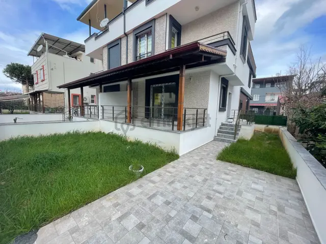 Seferihisar Doğanbey'de Satılık Ferah Konum Denize Çok Yakın 3+1 Lüks Villa 2
