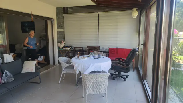 Çeşme Çiftlik'de Kumlu Plajlara Yakın Şık Villa 4