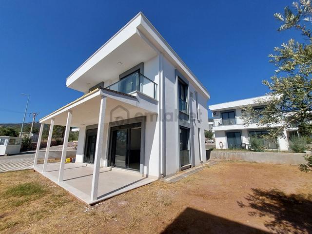 Müstakil3+1 Villa Ayrı Mutfak, Otoparklı Geniş Bahçeli, Ortak 2 Adet Havuz ,kamera Sistemi 4