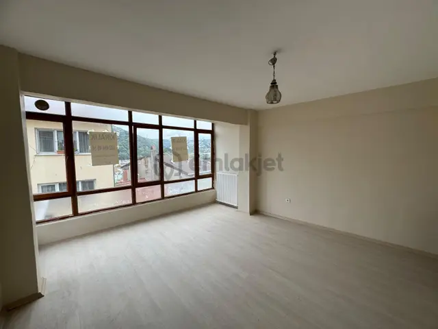 Sarıyer Merkez'de Sahile Yürüme Mesafesinde 2+1 Balkonlu Daire 3