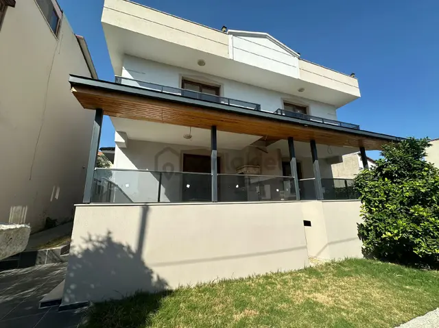 Gözütok Mimarlık Emlak 'tan Denize 100 Metre 4+1 Villa 3