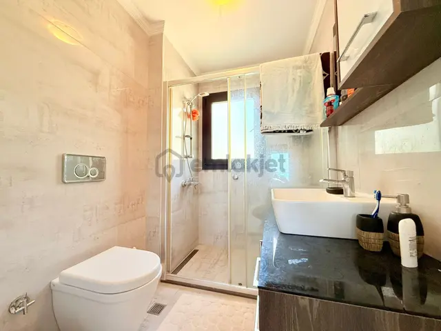 Sahıle-avm'ye Yakın- Manzara-özel Havuz/otopark-500 M2 Bahçe-modern Mımarı-tamamı Müstakil 2